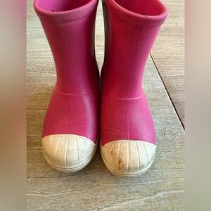 CROCS Vibrant Pink pull on rain boots